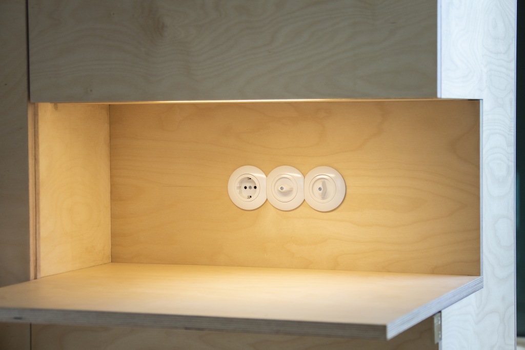 _E6P0795MASTER SUITE