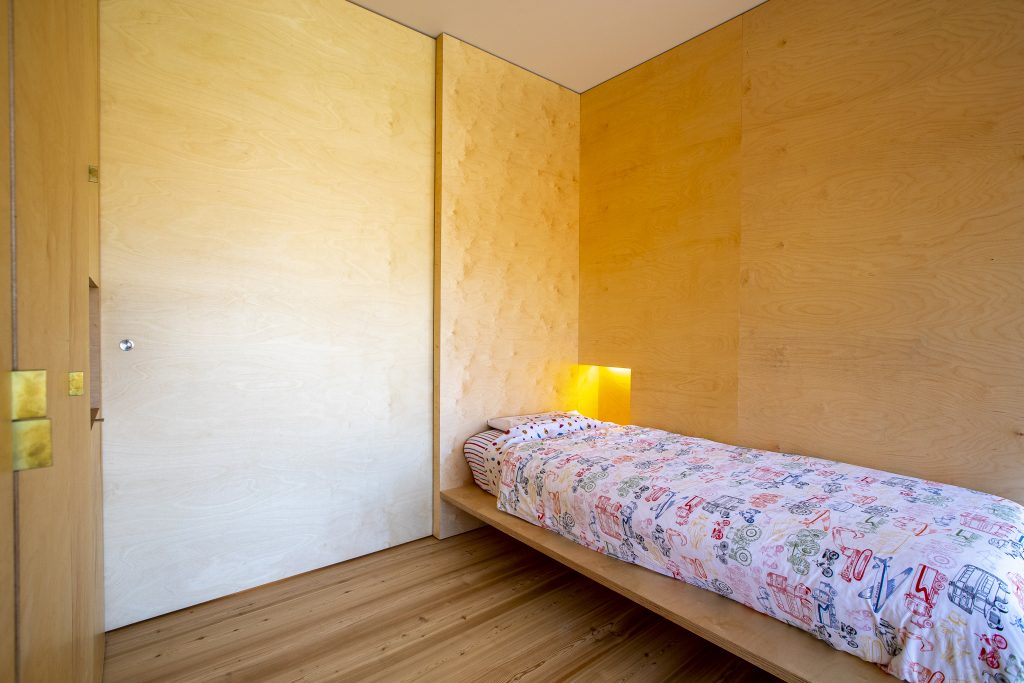 _SPM0244JΘNIOR SUITES