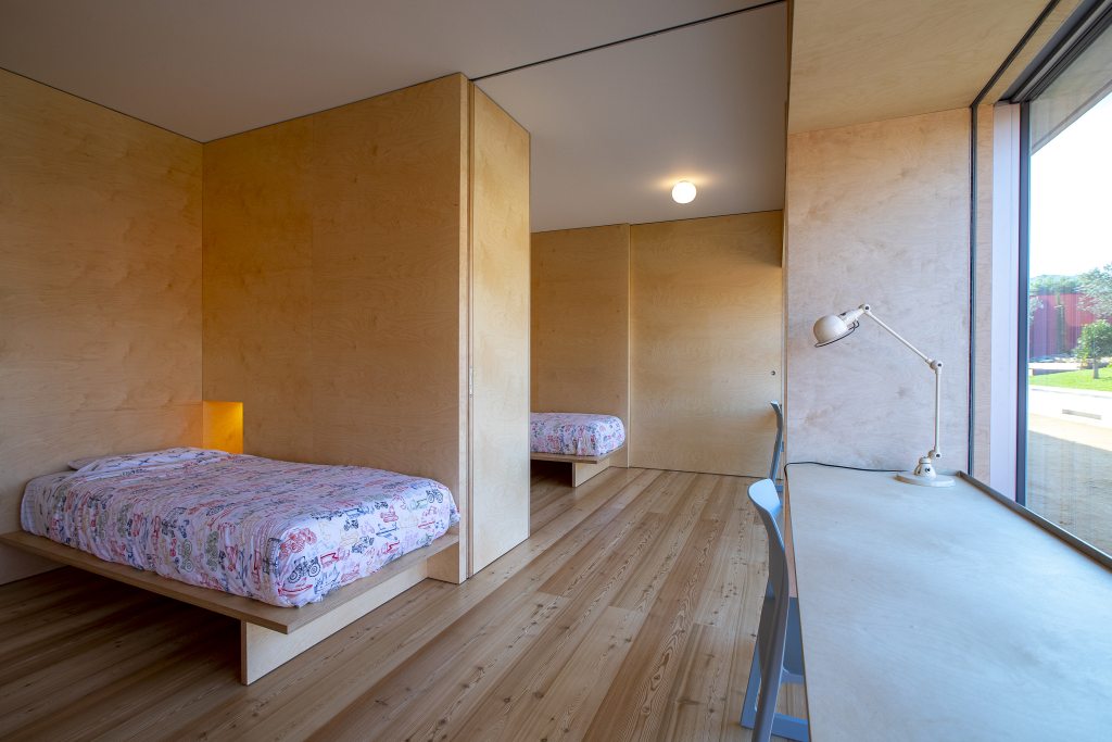 _SPM0255JΘNIOR SUITES